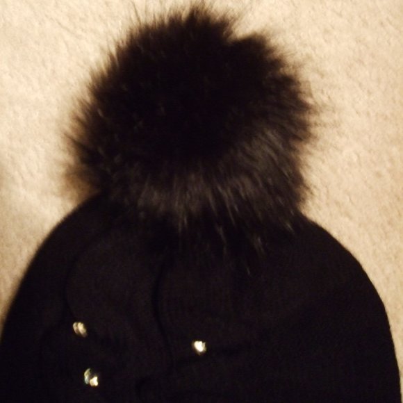 BLACK KNIT TOQUE WITH BLACK FUR POMPOM AND RHINESTONES - Picture 3 of 5